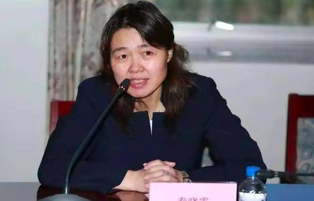 说着，他冷笑道：我们殿主说了，最多给你们叶家一个晚上的时间考虑。